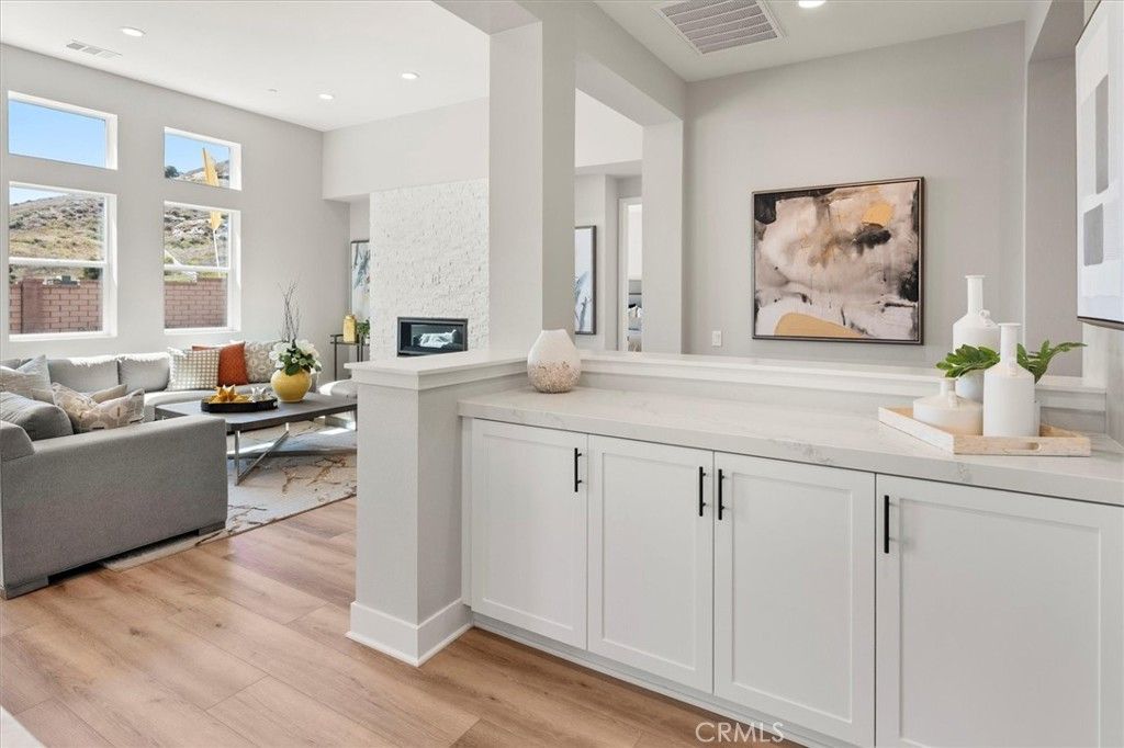 listing image 130728568746932775708