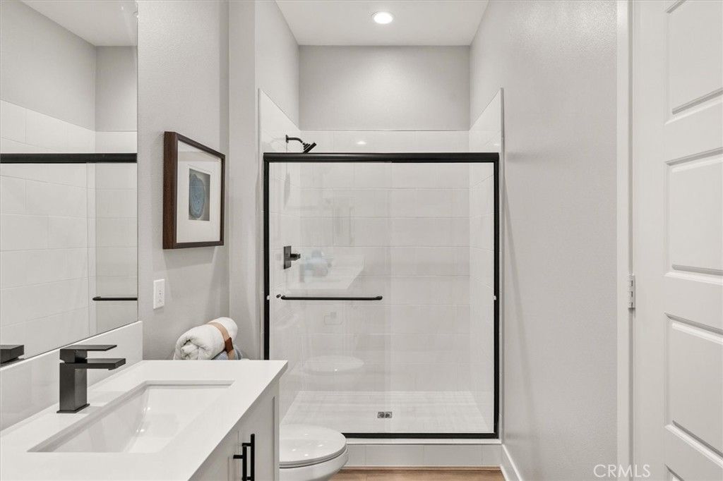 listing image 130720286715698197915