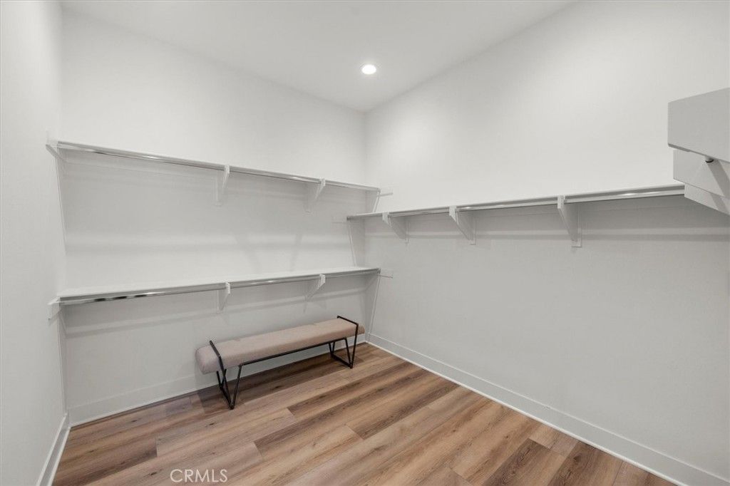 listing image 130726039948868875054