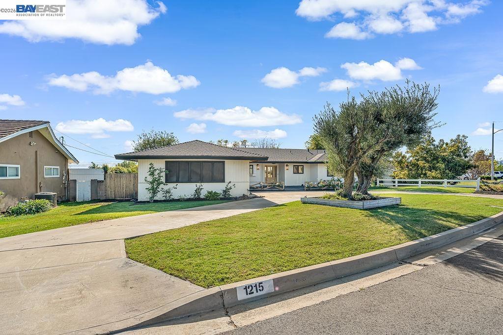 1215 Wardman Dr