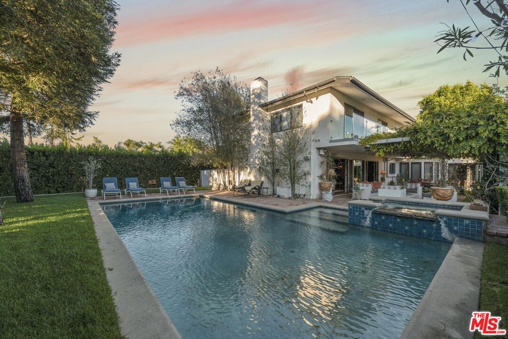 Photo of 8414 Edwin Drive, Los Angeles, CA 90046 (MLS # 25595723)