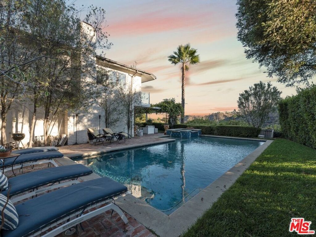 Photo of 8414 Edwin Drive, Los Angeles, CA 90046 (MLS # 25595723)