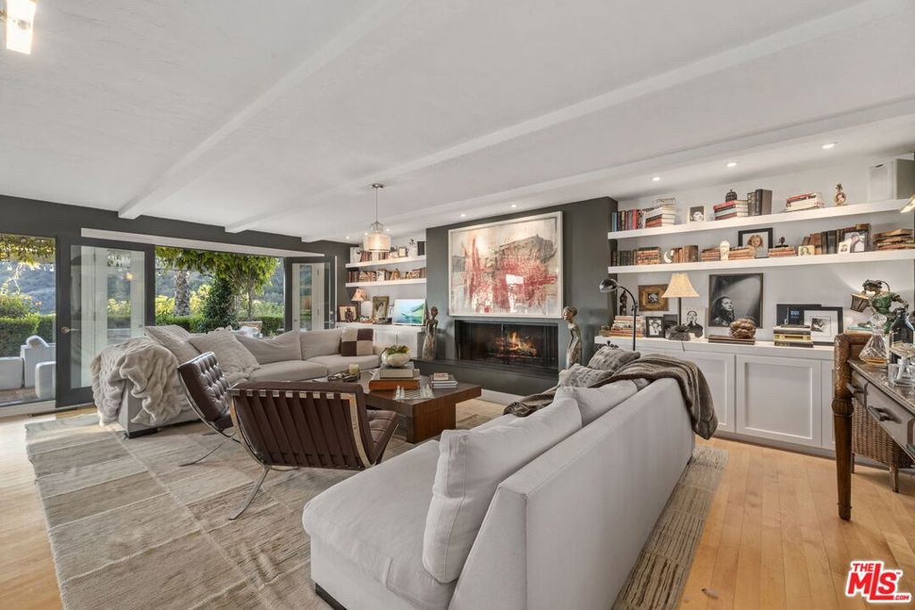 Photo of 8414 Edwin Drive, Los Angeles, CA 90046 (MLS # 25595723)