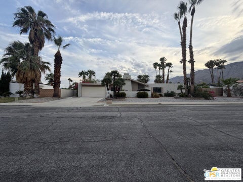 Photo of 917 E El Cid, Palm Springs, CA 92262 (MLS # 26105406PS)