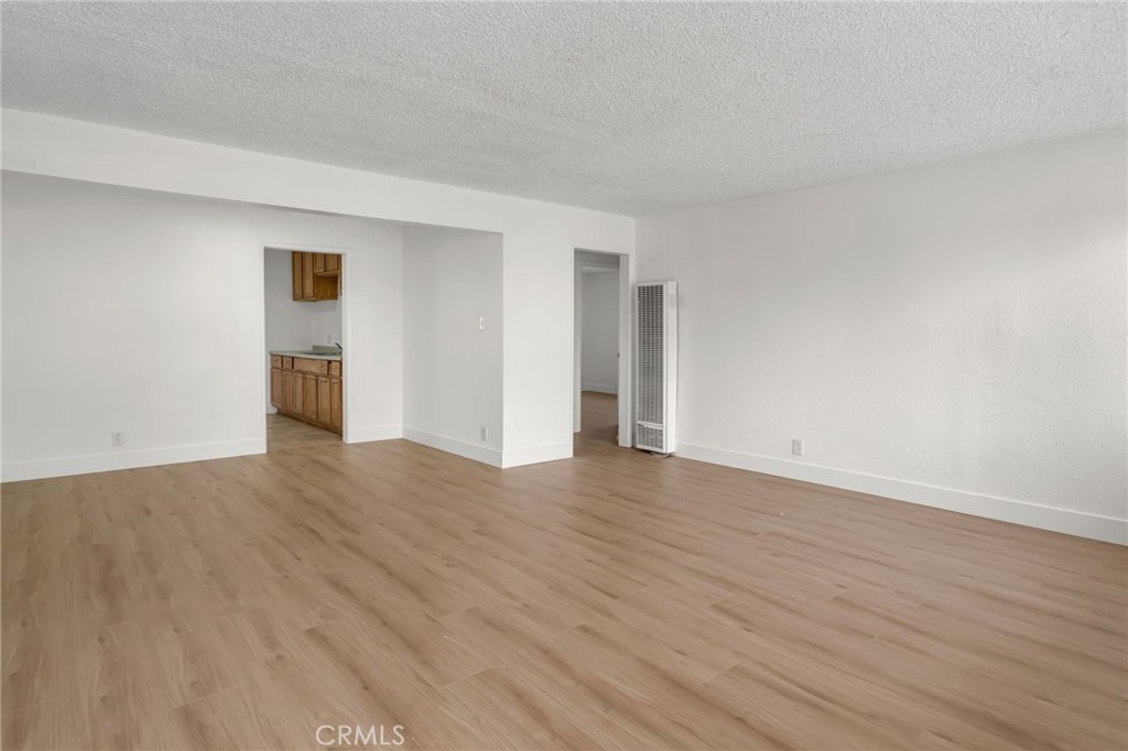 1024 W Reeve