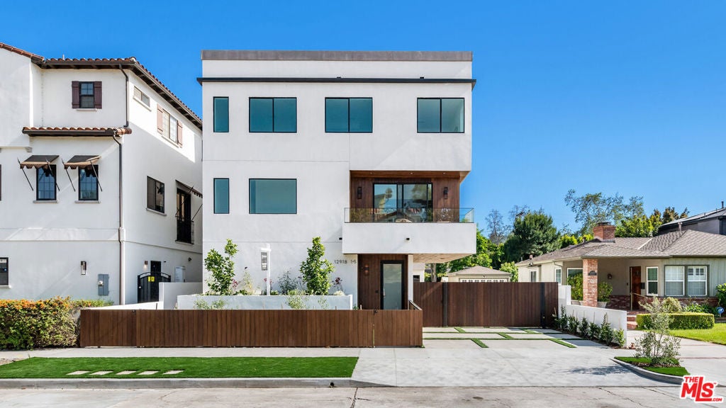 Photo of 4326 Serene Street #4, Studio City, CA 91604 (MLS # 26852485)
