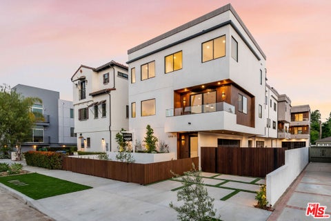 Photo of 4326 Serene Street #4, Studio City, CA 91604 (MLS # 26852485)
