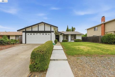 Photo of 34042 Rowland Dr DR, Fremont, CA 94555 (MLS # 41136296)