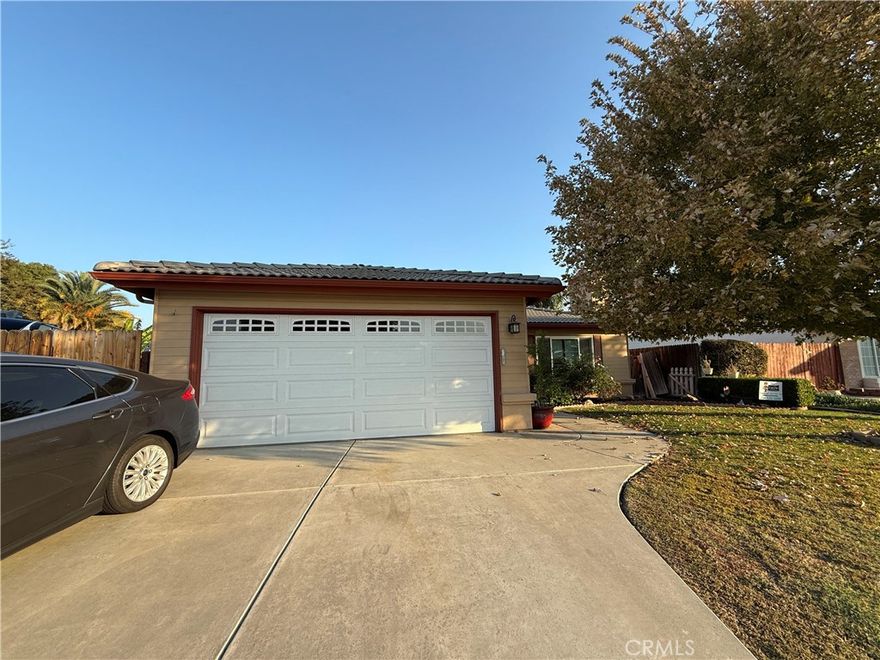 Welcome to this beautifully refreshed home in the desirable Northwest Bakersfield area, built by prestigious Kyle Carter Homes—a name synonymous with quality craftsmanship and attention to detail throughout Bakersfield’s building community. This well-maintained residence features freshly painted interiors throughout, updated flooring and carpet, and thoughtful updates that create a move-in ready opportunity for discerning buyers.
Located in the highly sought-after Rosedale area, this home is served by the acclaimed Fruitvale Elementary School District. Nearby schools include Columbia Elementary, Endeavour Elementary, and Fruitvale Junior High, offering families excellent educational options from K through 8th grade. The property’s prime location near Rosedale Highway and Calloway Drive provides exceptional access to Northwest Bakersfield’s premier amenities including shopping and dining at The Shops at Brimhall, The Promenade at Westlake, and Studio Movie Grill. Enjoy Westdale Park, community events, and easy freeway access to Highway 99. Don’t miss this rare opportunity to own a meticulously updated Kyle Carter home in one of Bakersfield’s most desirable and family-friendly neighborhoods!