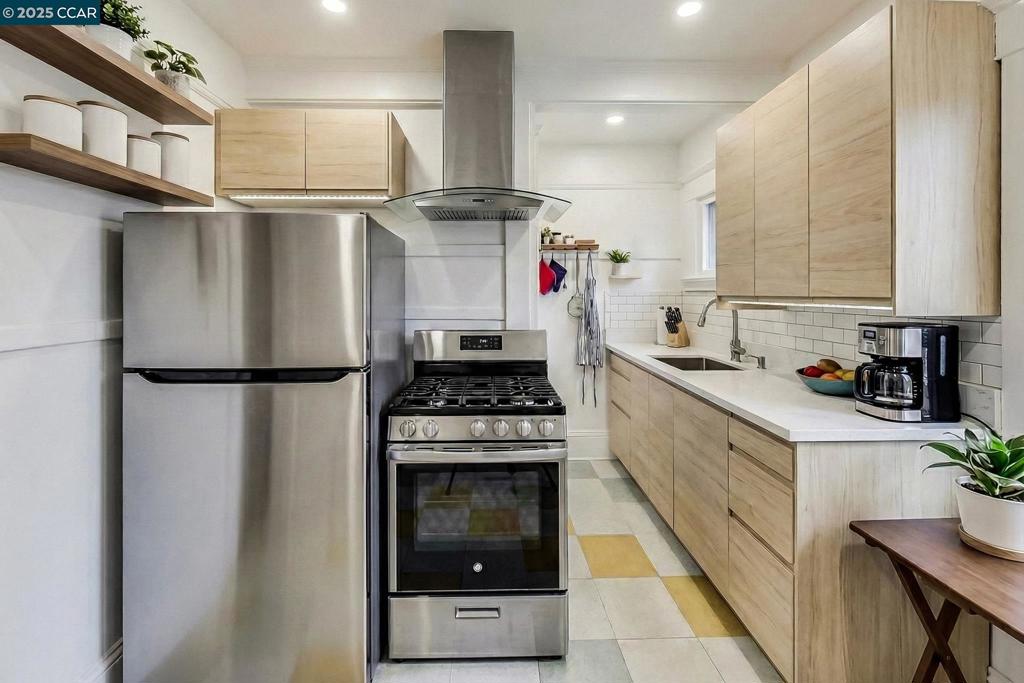 ADAMS POINT - Residential Income