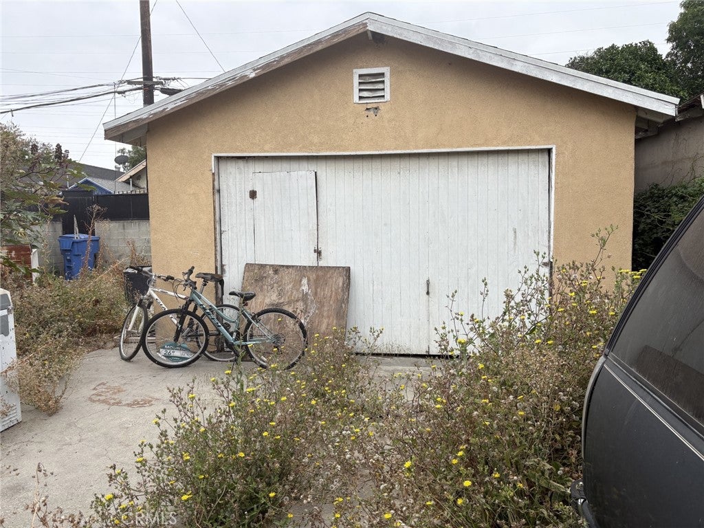 922 E 97th ST, Los Angeles CA 90002