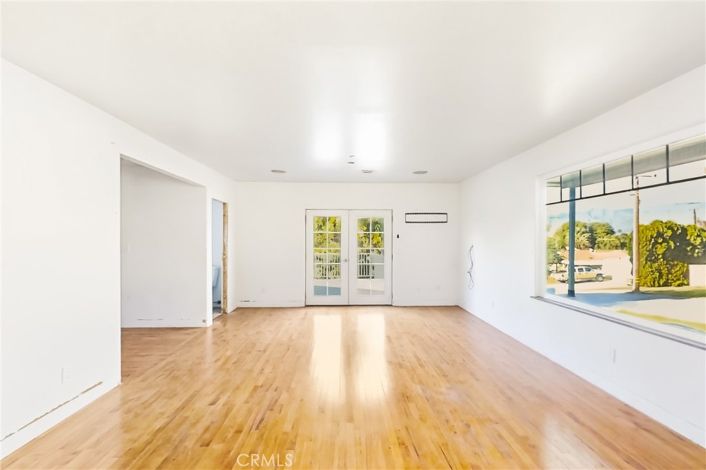 261 E Crescent Avenue