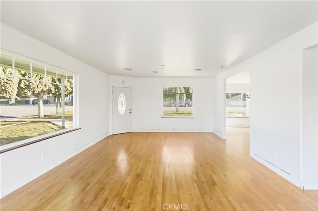 261 E Crescent Avenue