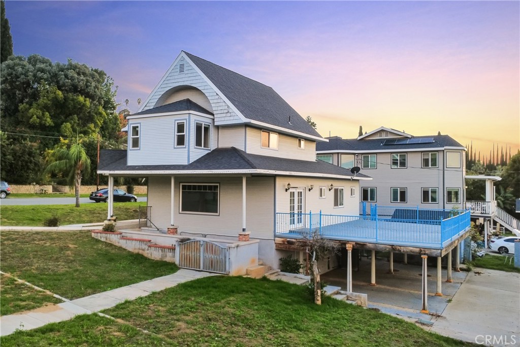 261 E Crescent Avenue