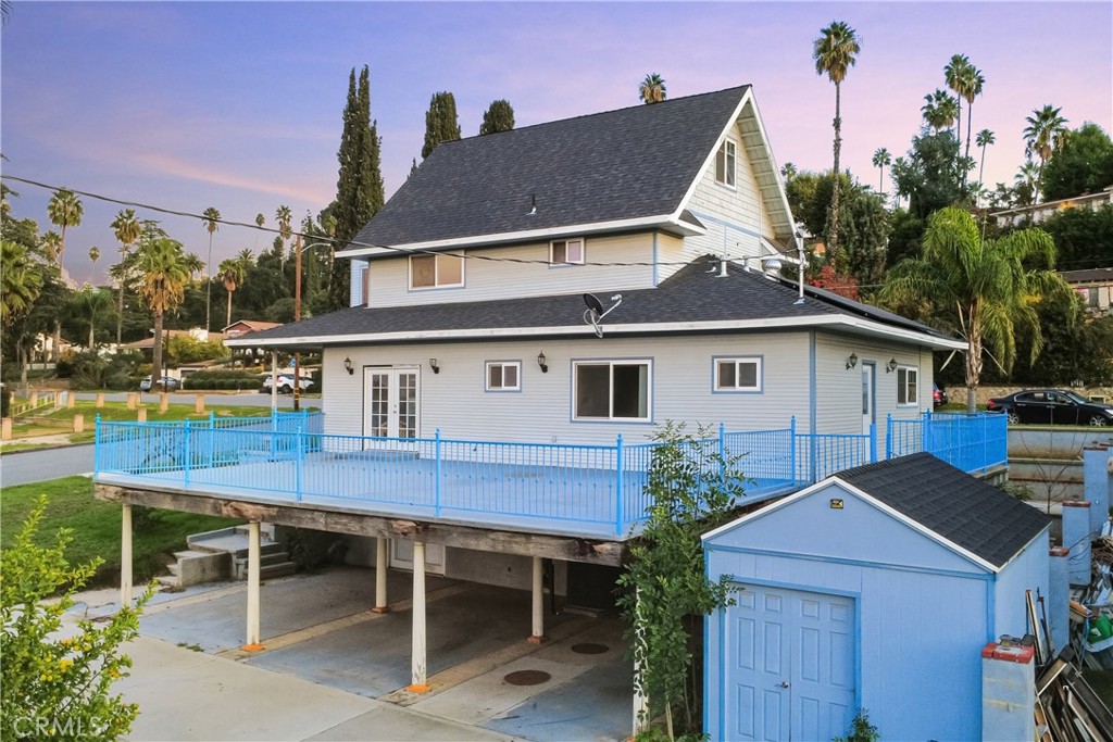 261 E Crescent Avenue