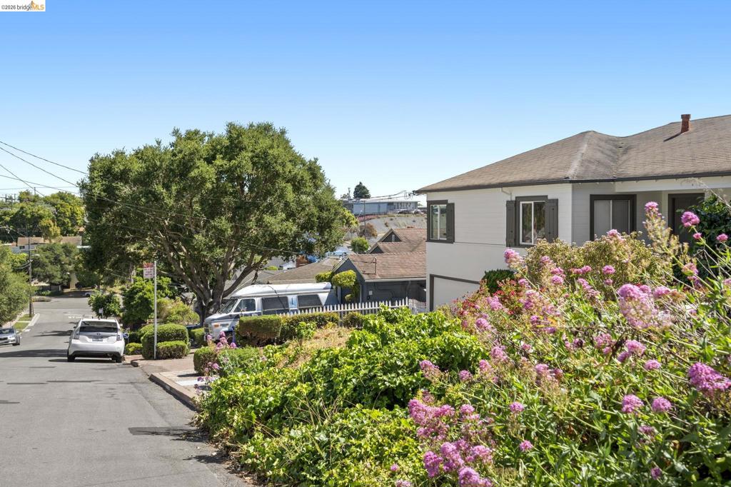1711 Santa Clara St