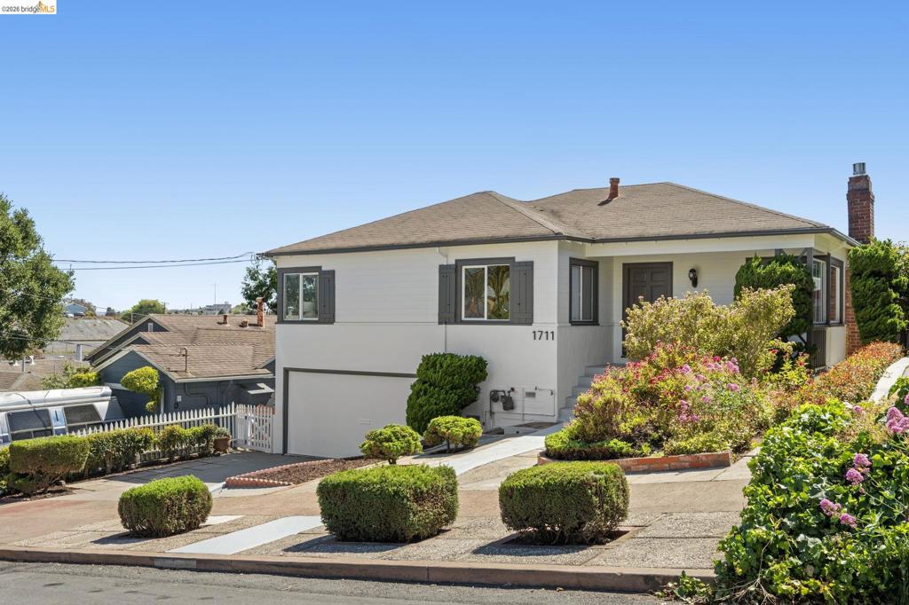1711 Santa Clara St