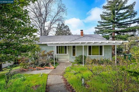 Photo of 1521 Sunset Loop Loop, Lafayette, CA 94549 (MLS # 41122134)