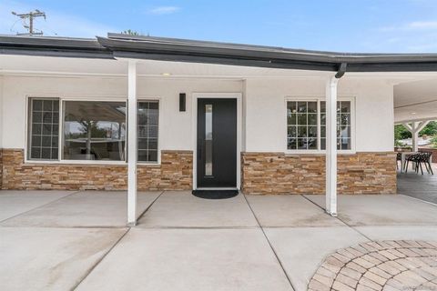 9376 Starcrest Dr Santee CA 92071