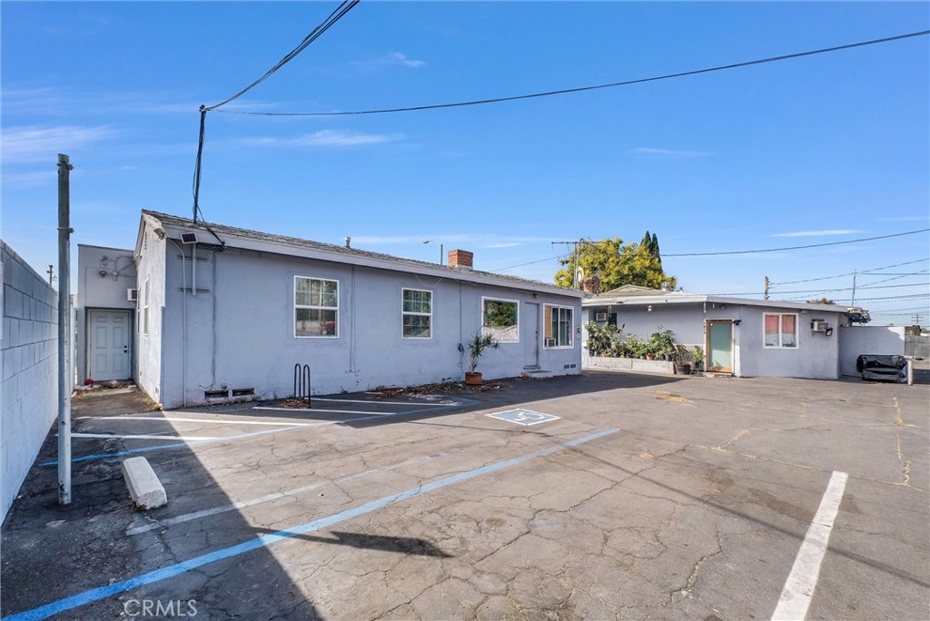 1823 W 17th