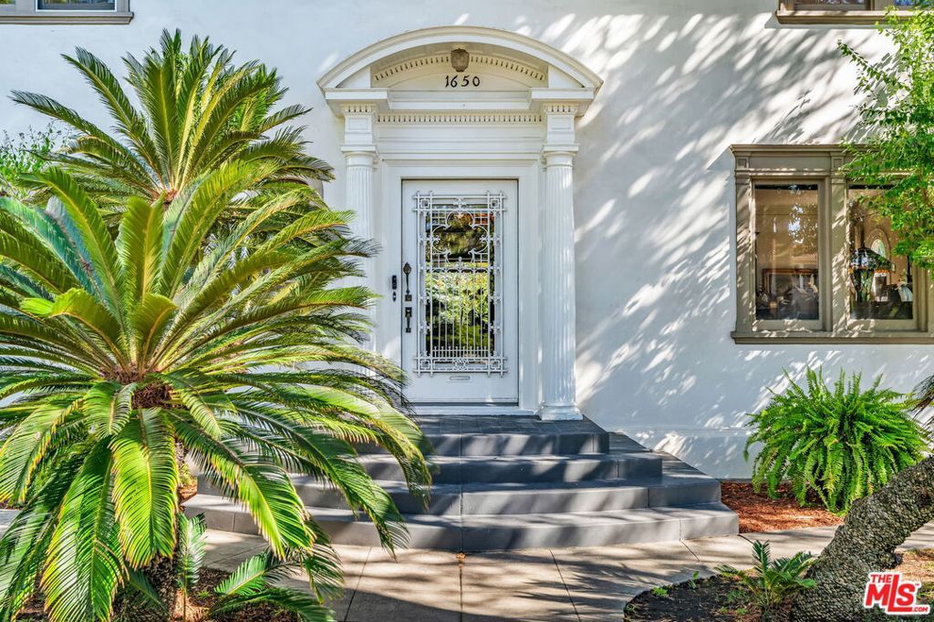 Photo of 1650 Virginia Road, Los Angeles, CA 90019 (MLS # 25597369)