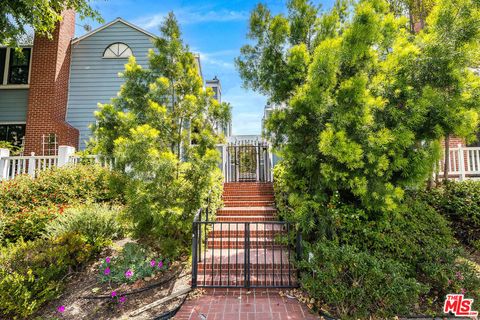 Photo of 4420 Tujunga Avenue #2, North Hollywood, CA 91602 (MLS # 26834119)