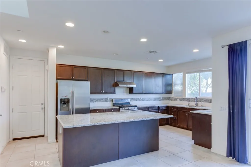 Eastvale, California 92880, United States, 3 Bedrooms Bedrooms, ,3 BathroomsBathrooms,Residential,Active,122525