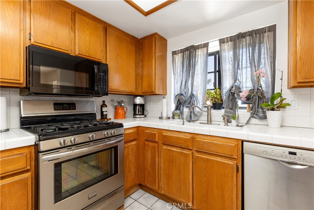 854 N Harbor Boulevard