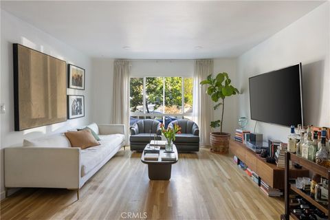 Photo of 6400 Primrose Ave, Los Angeles, CA 90068 (MLS # SR26027976)