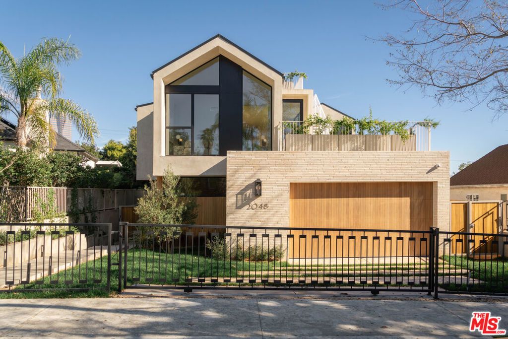 Photo of 2048 Linnington Avenue, Los Angeles, CA 90025 (MLS # 26637927)