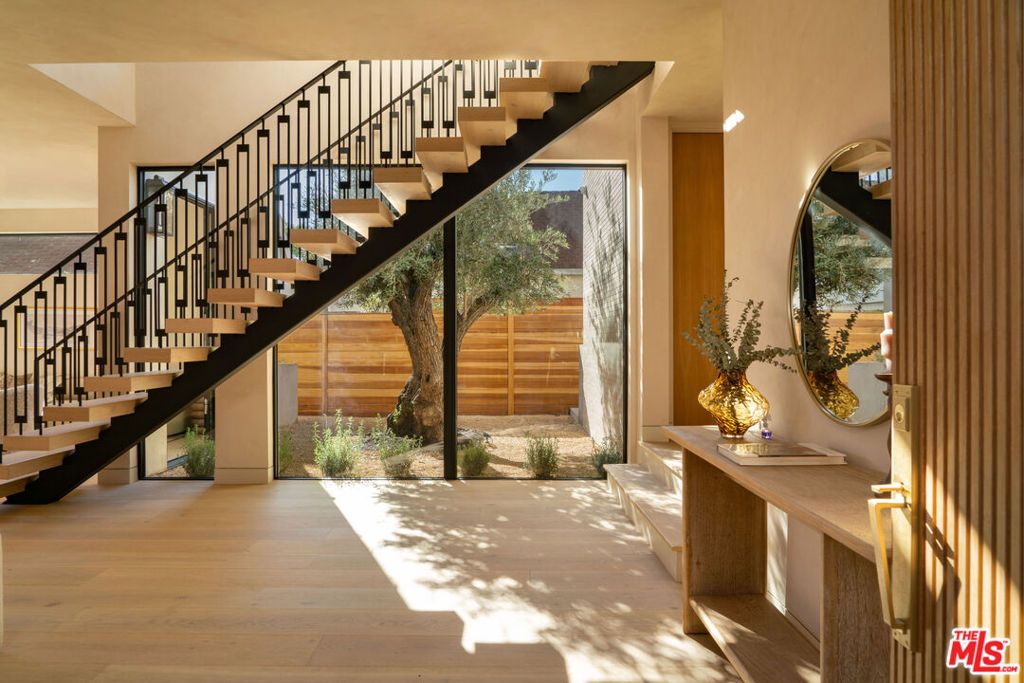 Photo of 2048 Linnington Avenue, Los Angeles, CA 90025 (MLS # 26637927)