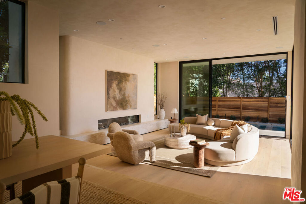 2048 Linnington Avenue