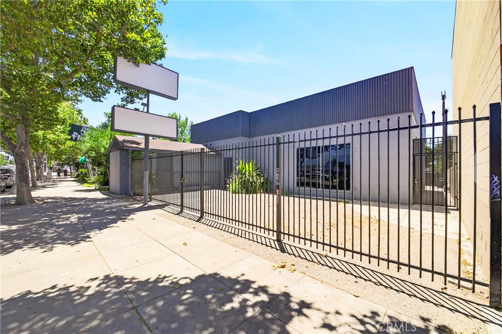 450 W Holt Avenue