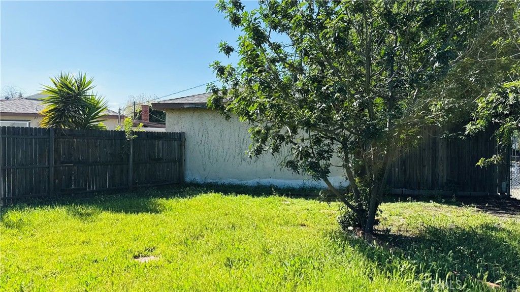 Photo of 18237 Clark Street, Tarzana, CA 91356 (MLS # TR26057056)