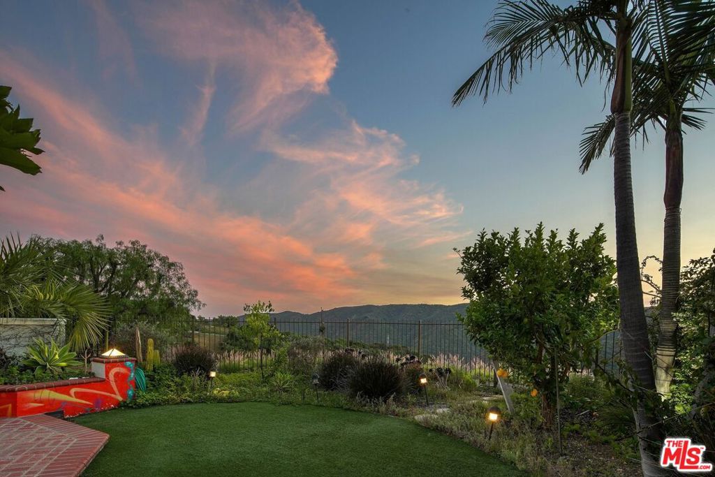 2305 Canyonback Road