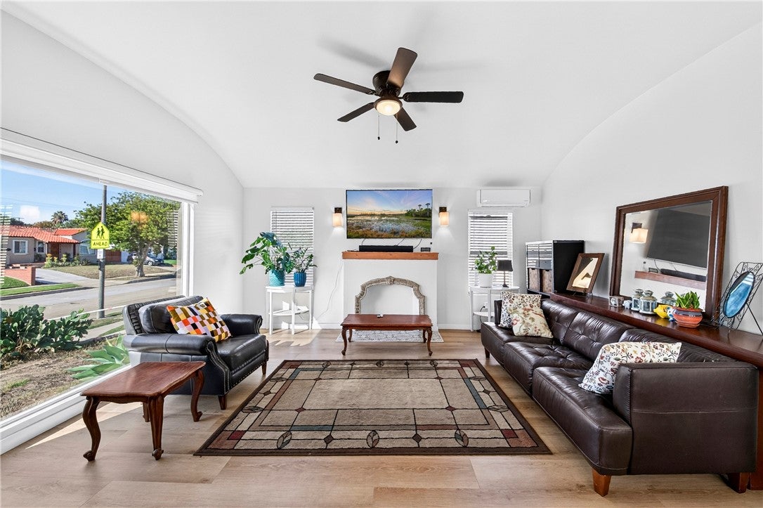 2027 W 75th