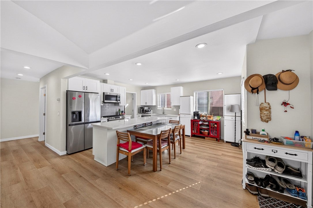 2027 W 75th