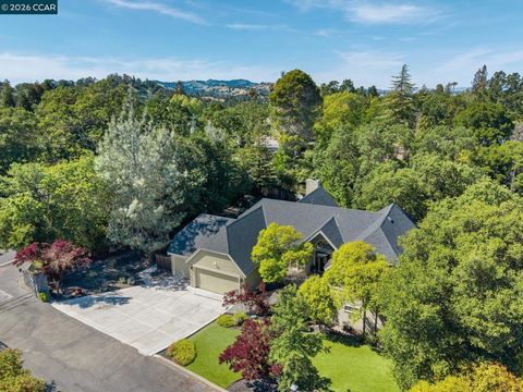 Photo of 154 Crest Ave Ave, Alamo, CA 94507 (MLS # 41131610)