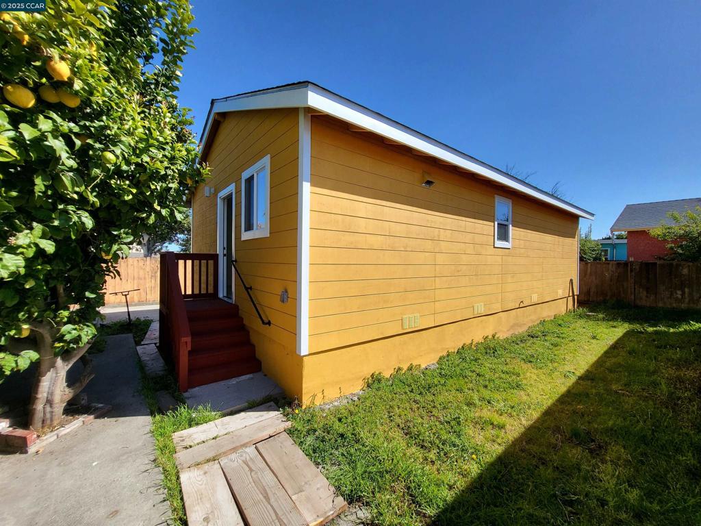 A newly constructed single-story ADU is now available for rental. This unit is located behind the primary house on the property. This two-bedroom, one-bath unit has laminate flooring throughout, a living room, a small dining area, a new electric cooktop stove with oven, refrigerator, a new open kitchen area, enclosed back yard area, the tenant is responsible for the maintenance of the back yard area, the tenant is responsible for all utilities, No Pets, street parking only, close to transportation and schools. $ 2299 rent / $ 2299 Deposit / $ 4598 Total Move In Cost
