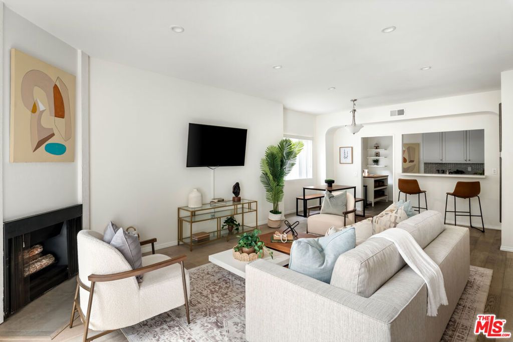 Photo of 1218 9th Street #8, Santa Monica, CA 90401 (MLS # 25580393)