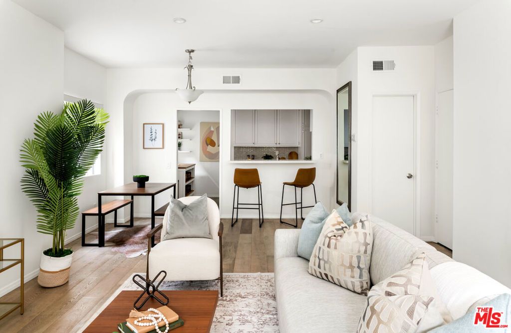 Photo of 1218 9th Street #8, Santa Monica, CA 90401 (MLS # 25580393)