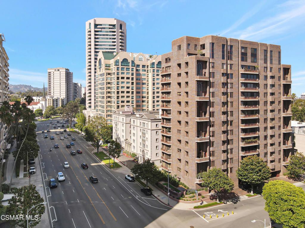 Photo of 10550 Wilshire Boulevard #103, Los Angeles, CA 90024 (MLS # 225004558)