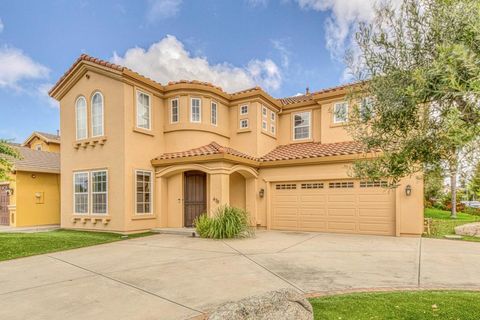 Photo of 479 Arcadia Way, Salinas, CA 93906 (MLS # ML82049365)