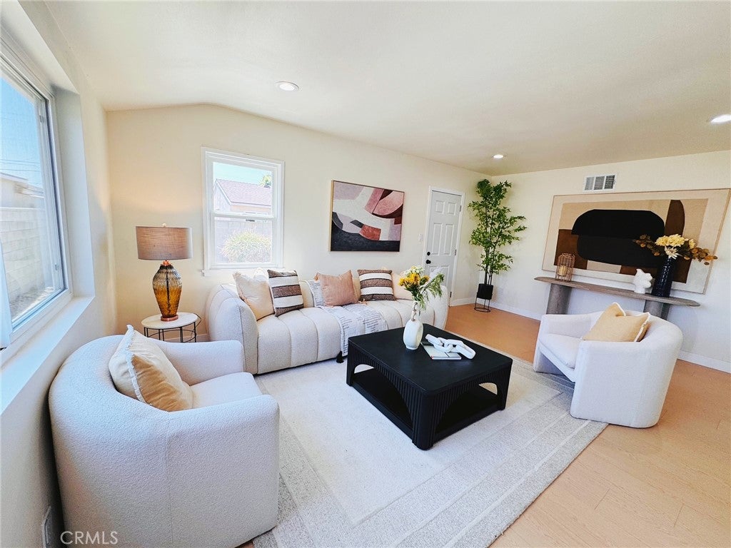 11731 Alabama Street, Los Angeles CA 90059