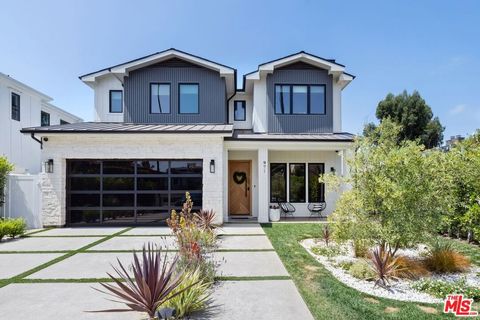 Photo of 971 S Bundy Drive, Los Angeles, CA 90049 (MLS # 26663001)