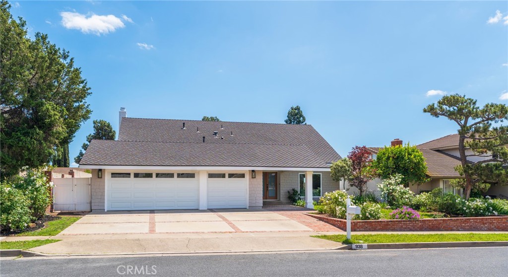 938 Oakcrest