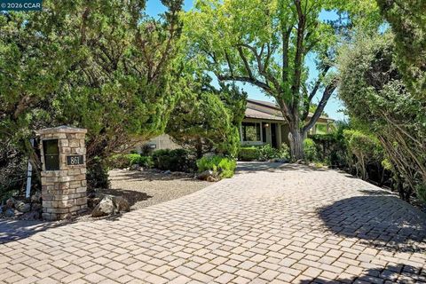 Photo of 861 Holly Hill Dr DR, Walnut Creek, CA 94596 (MLS # 41134677)