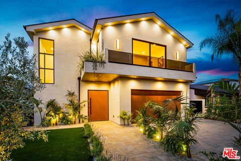 12307 Collins Street Valley Village CA 91607