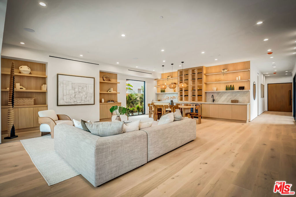 12307 Collins Street