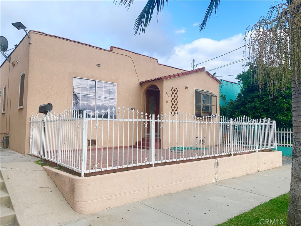 Versatile 3-Bedroom Home plus a Renovated Studio — Ideal for Extended Families or Income Potential!
Front house is 3 bedrooms with 1 bathroom, living room, and kitchen. Elevated and fenced front patio leads to large sunlit living room. Unit features a renovated kitchen with new counters and stove. Renovated bathroom with new bathtub, new shower surround, and new vanity cabinet. All bedrooms have closets and windows. New floors in kitchen and bathroom. New carpet in one bedroom. New paint throughout. Rear door leads to a private patio space. Rear detached garage has been converted to a studio (“bachelor”) living area with full bathroom and kitchenette featuring quartz countertops. This unit is ideal for grandparents, guests, rental income, or a private office. Unit is air conditioned. This is the perfect home for multigenerational living or rental income to help offset your mortgage.
Rear patio may accommodate 2 cars. Washer and dryer installed for tenant use. Quiet walkable neighborhood with Walk Score of 81 “Very Walkable” and Bike Score of 80 "Very Bikeable". One block from famous Gulf Avenue Elementary School and Science Technology Engineering Math Magnet Center. Less than a mile from Wilmington Town Square Park, Casey Field, and Wilmington Recreation Center.
Do NOT walk on property. Do NOT disturb tenants. Contact listing agent for details including layouts and private showings.